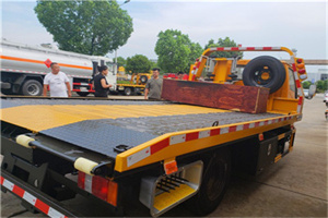 顺河附近拖车电话号码服务